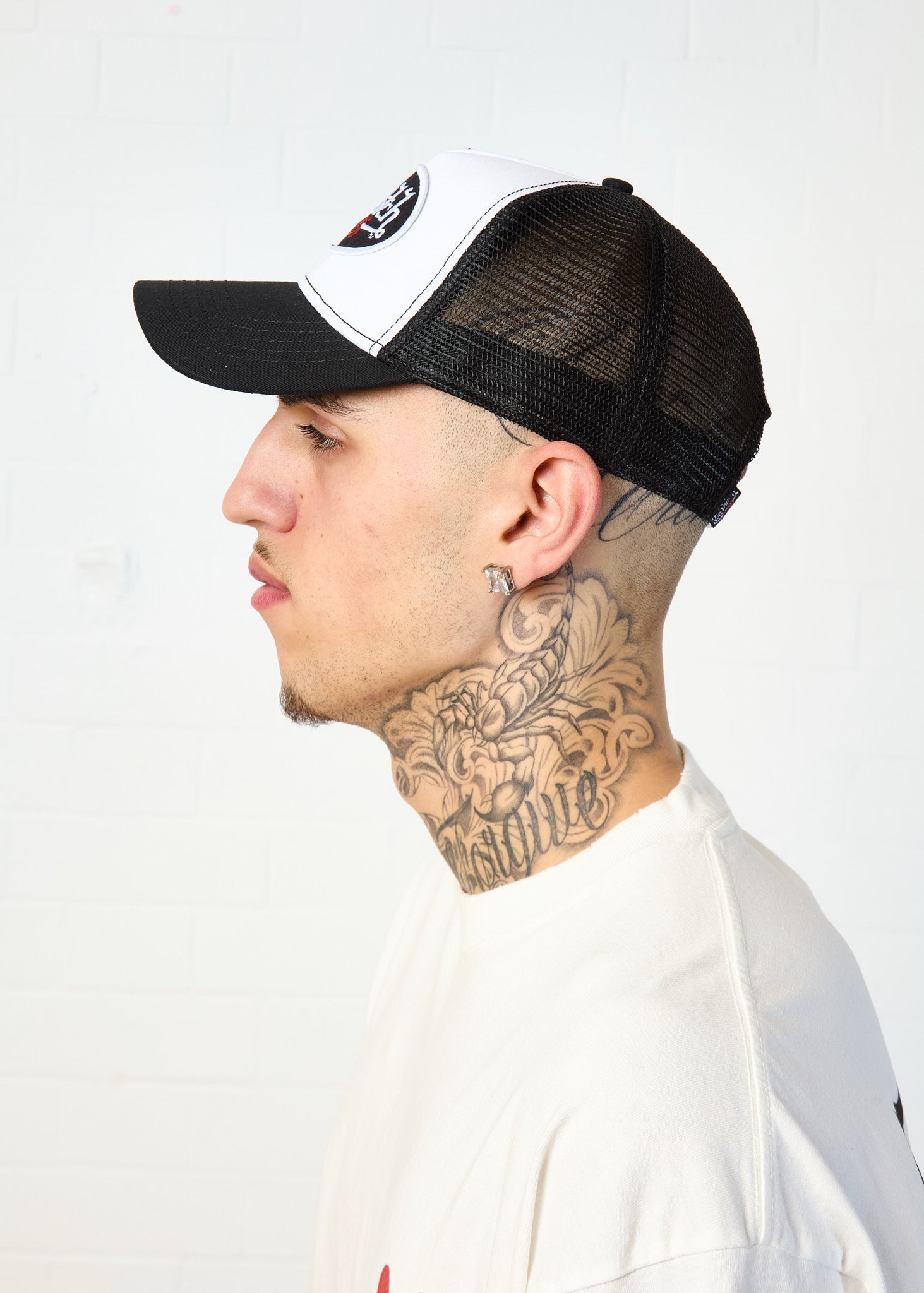 BLACK & WHITE LOVES TRUCKER