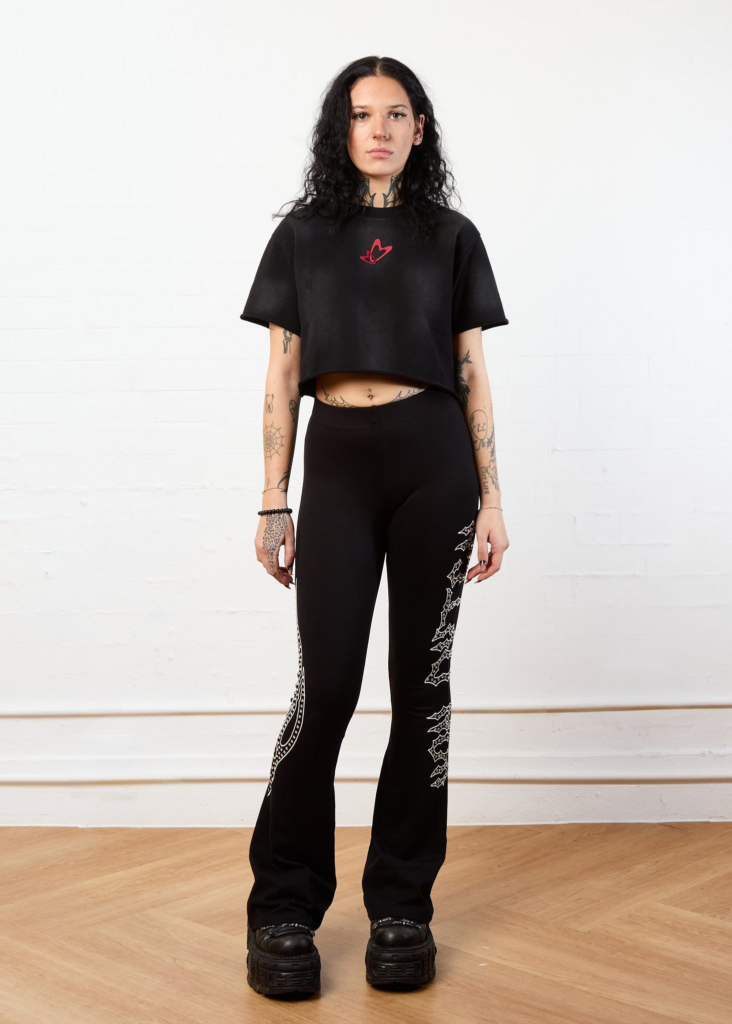 CROPPED "BABY" T (BLACK)