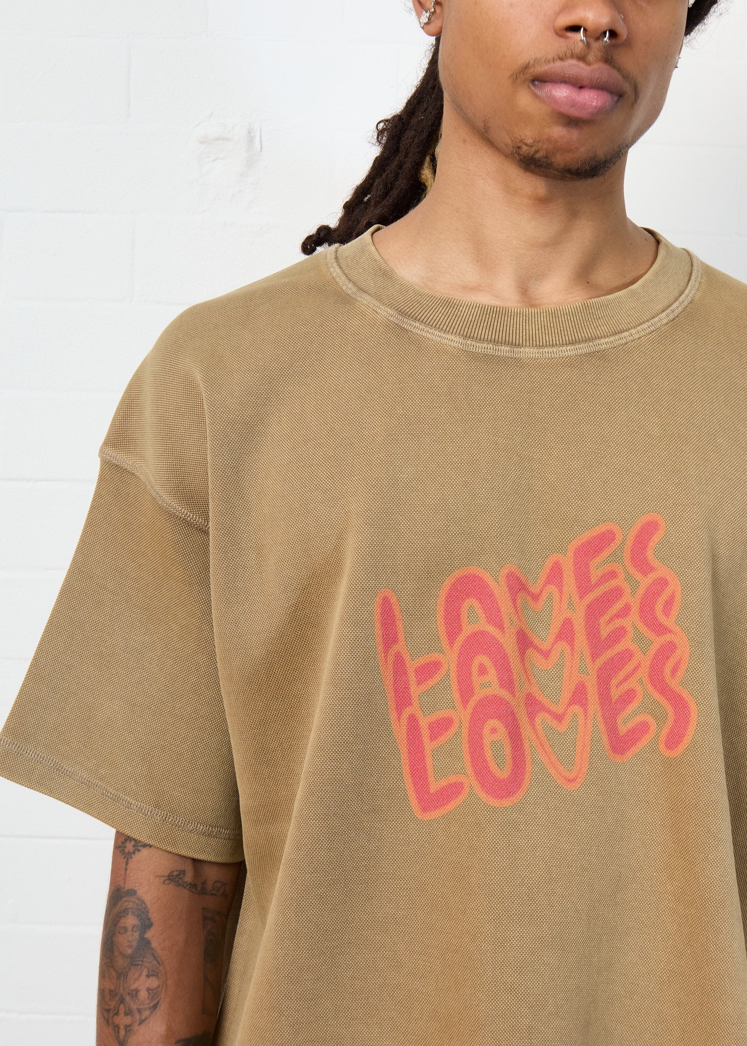 THREE LOVES TEE ( BROWN)