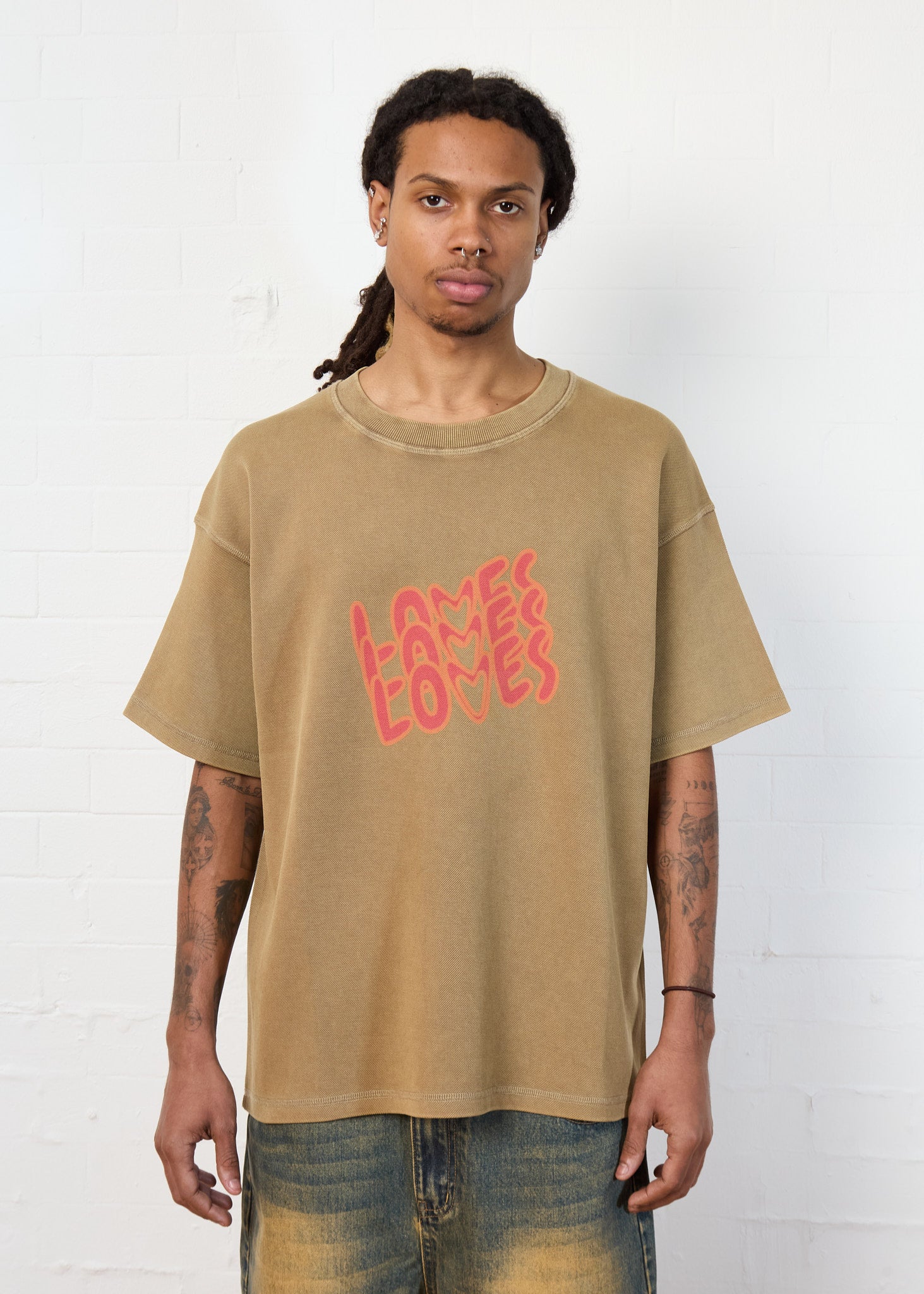 THREE LOVES TEE ( BROWN)