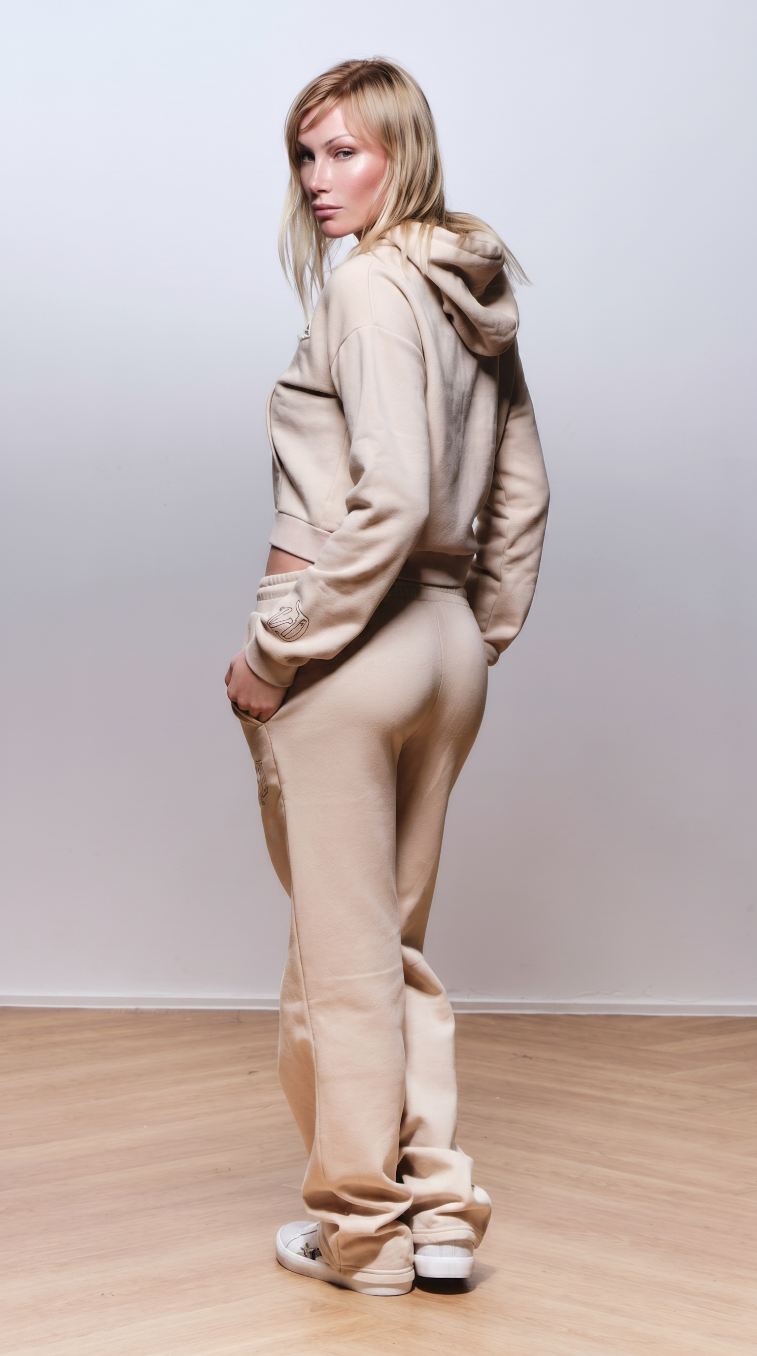 VD OUTLINE HOODIE (BEIGE)