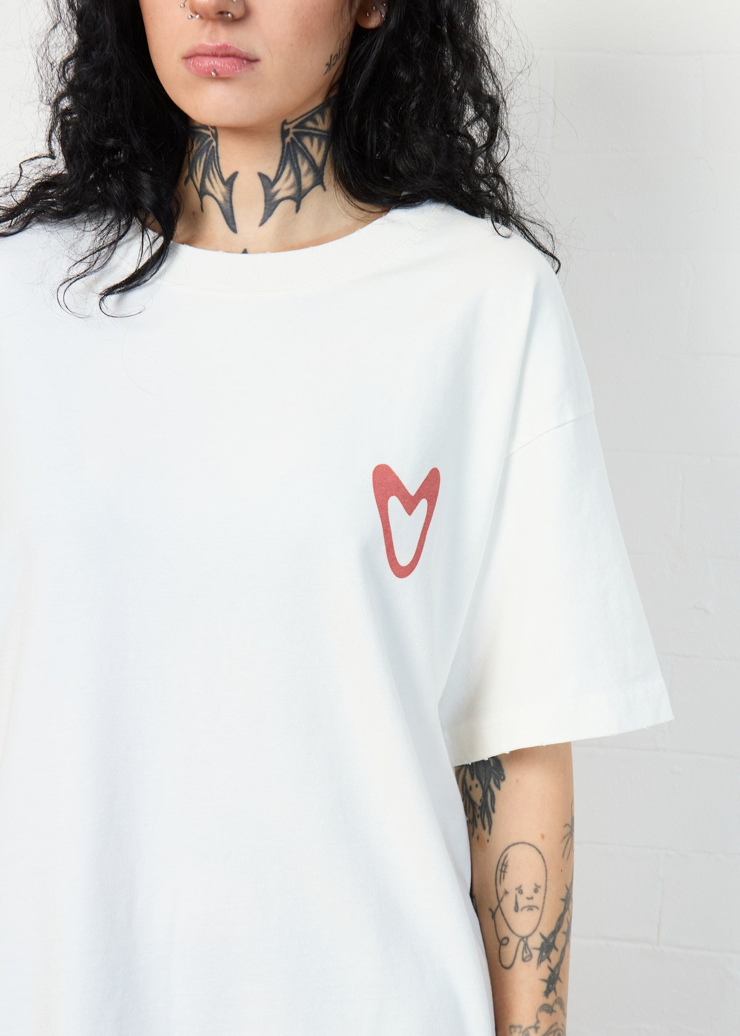 CLASSIC LOVES HEART T (WHITE)