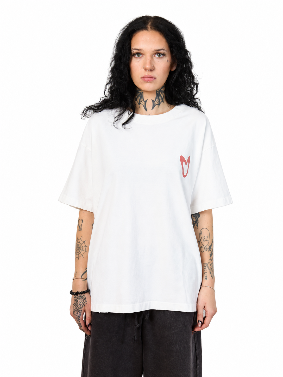 CLASSIC LOVES HEART TEE (WHITE)