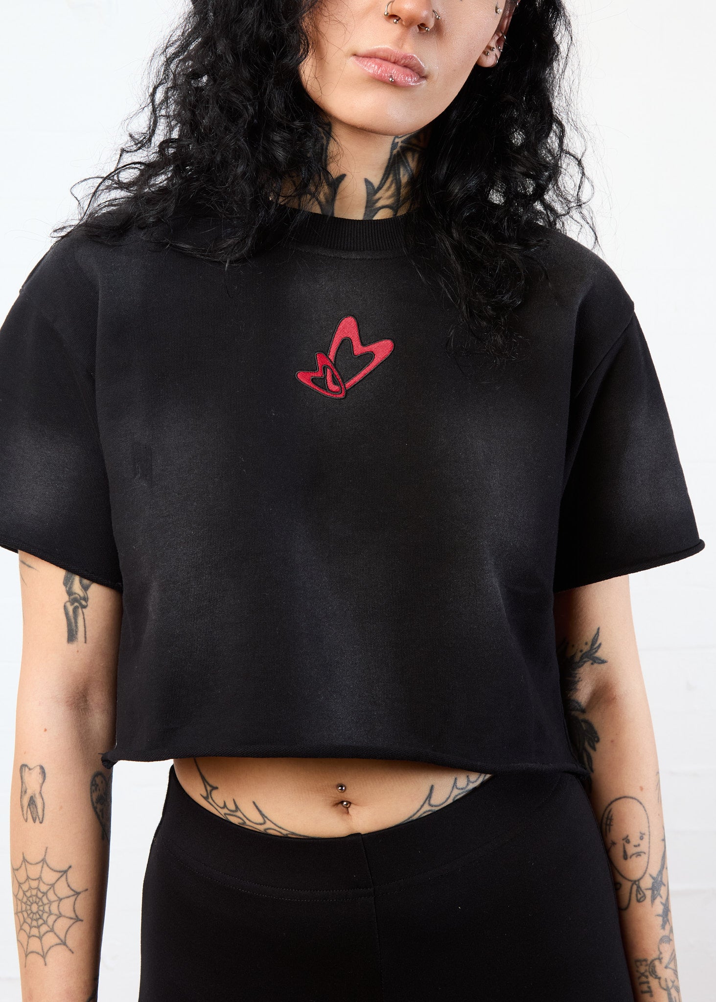 CROPPED "BABY" T (BLACK)