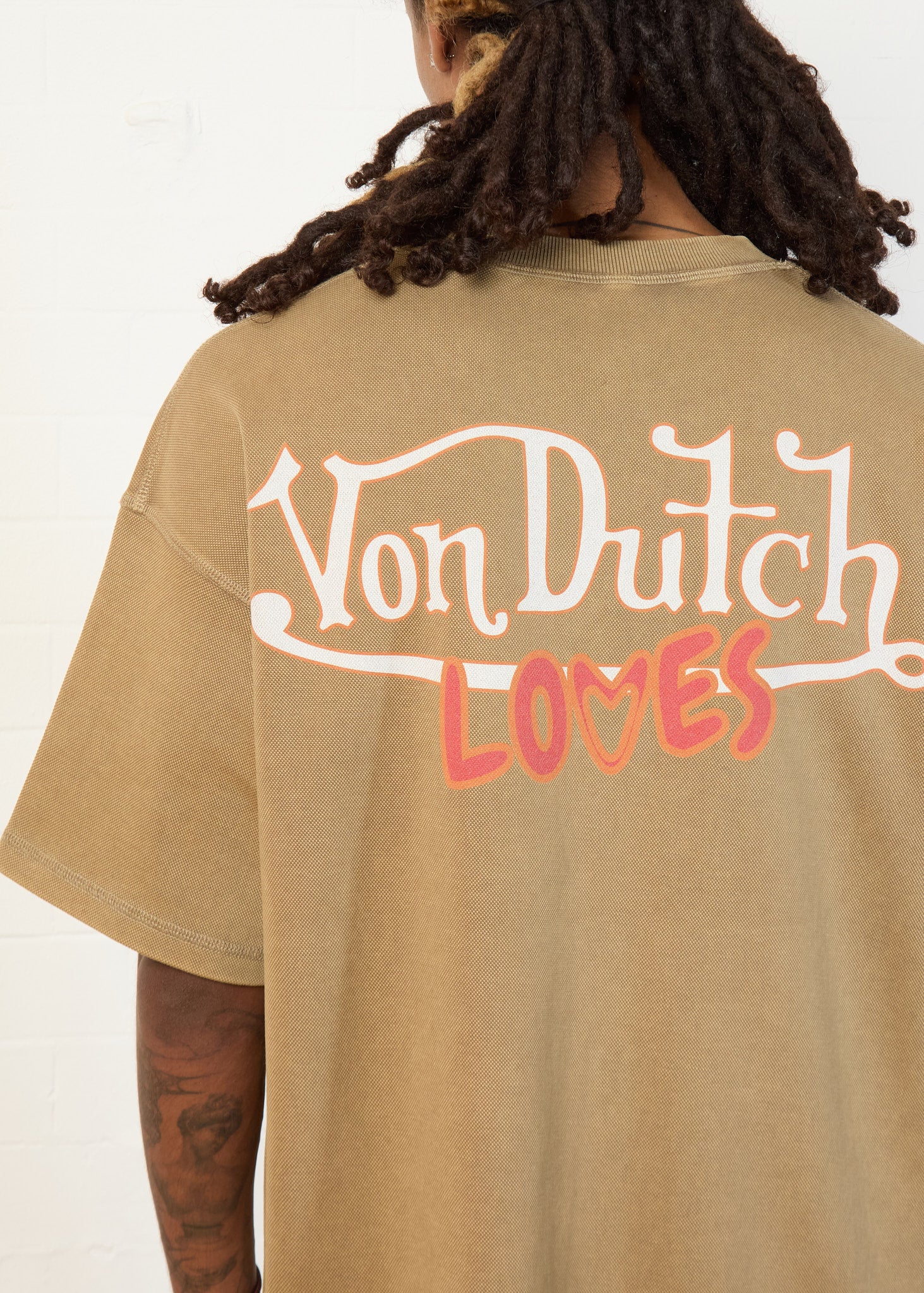 THREE LOVES TEE ( BROWN)