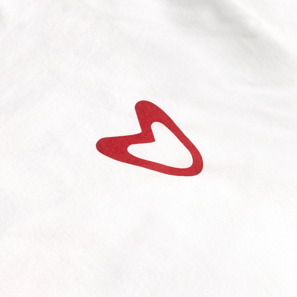 CLASSIC LOVES HEART T (WHITE)