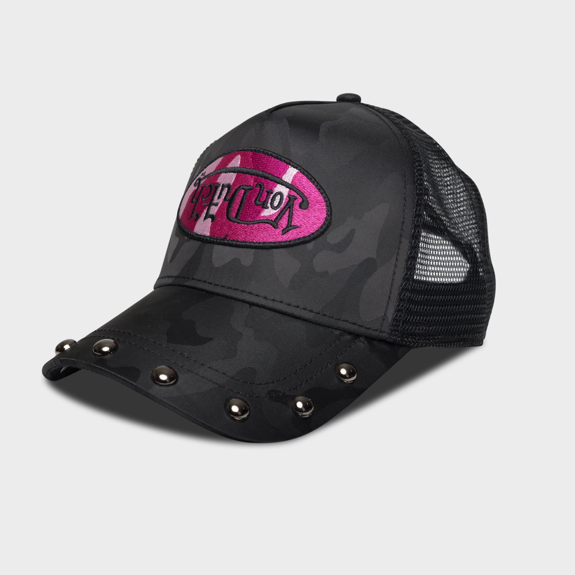 STUDDED TRUCKER