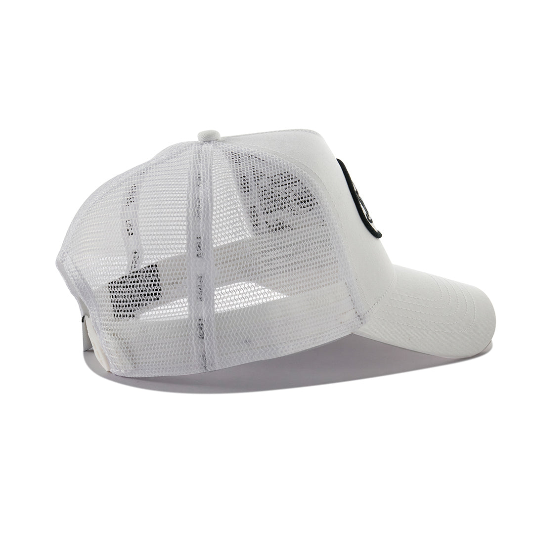 CLASSIC WHITE STAPLE TRUCKER