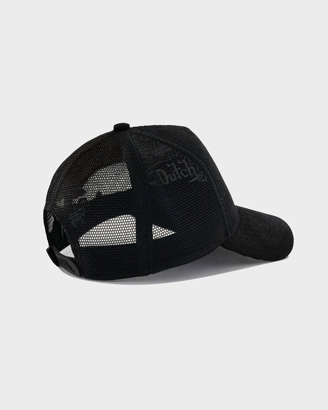 BLACK VON DUTCH LOVES LARGE HEART TRUCKER